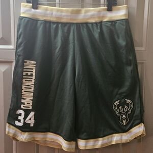 NWOT Milwaukee Bucks NBA Antetokounmpo Shorts